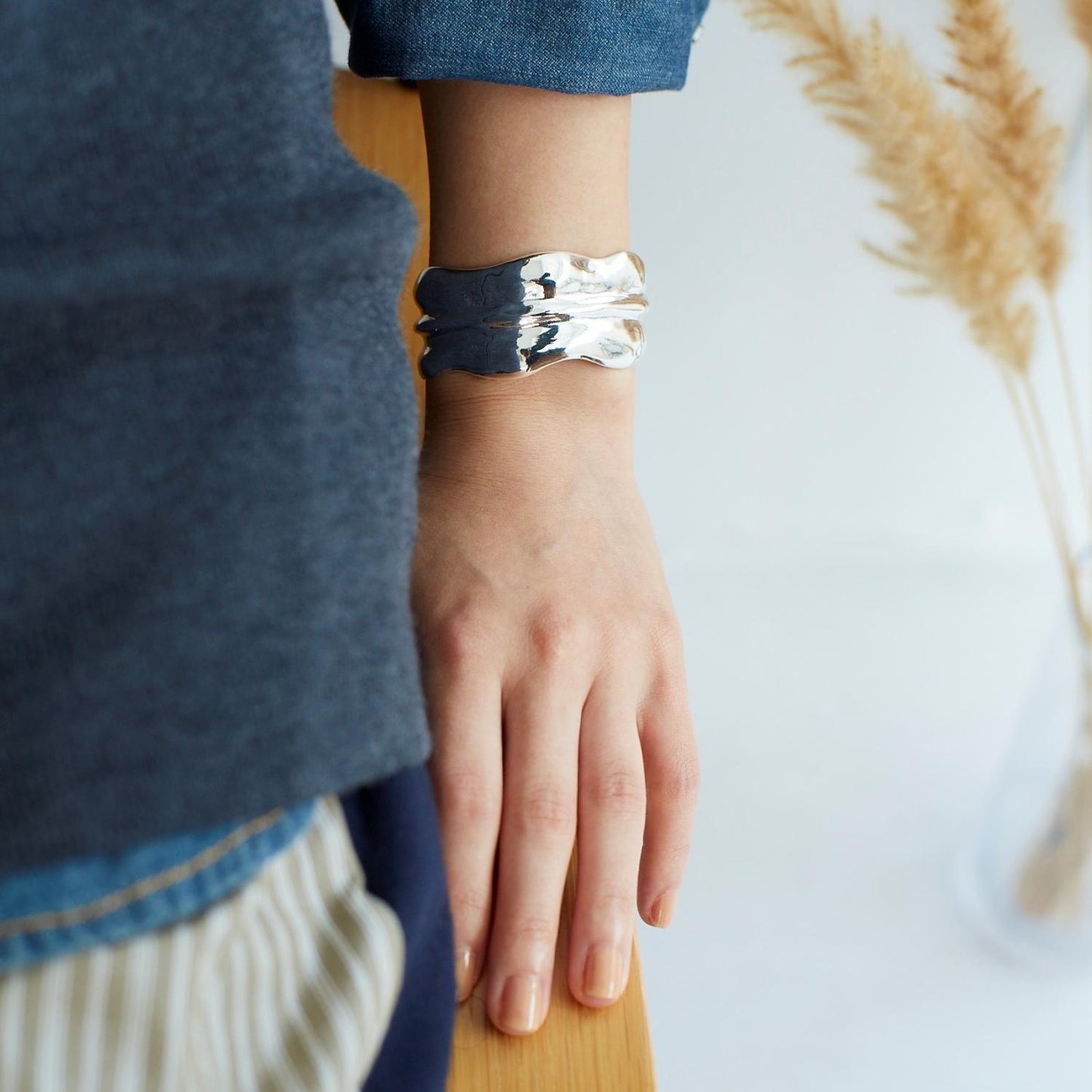 Drawing line Bangle
