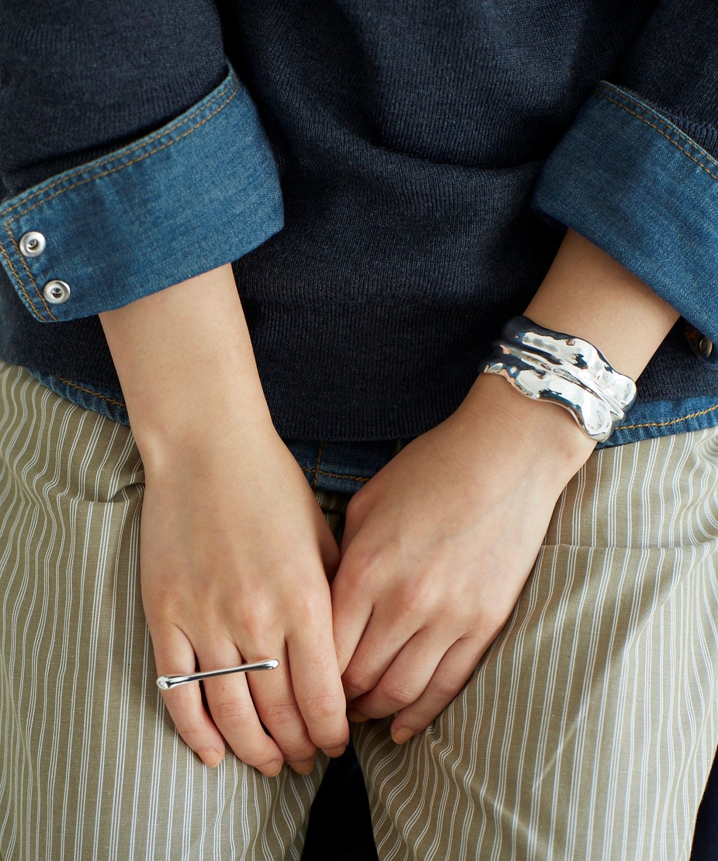 Drawing line Bangle