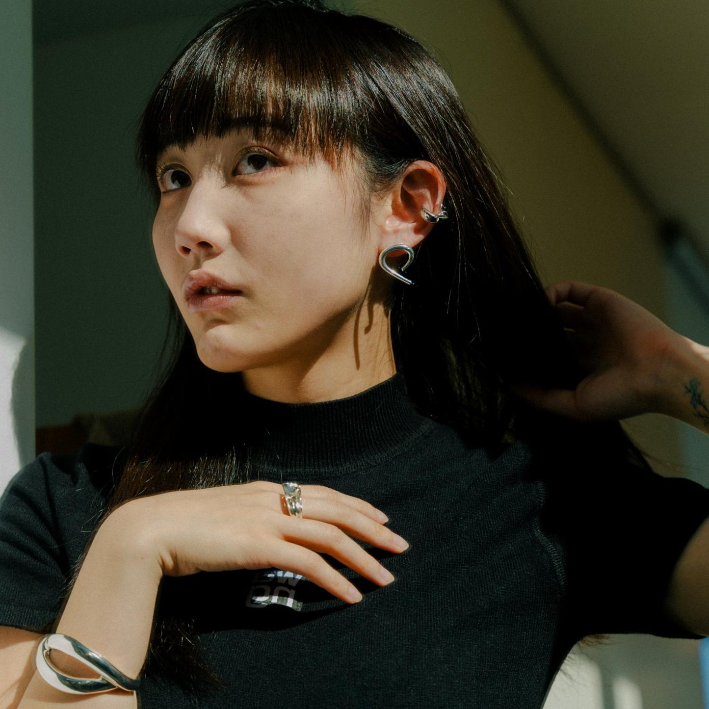 Asymmetry twist ring Earcuff