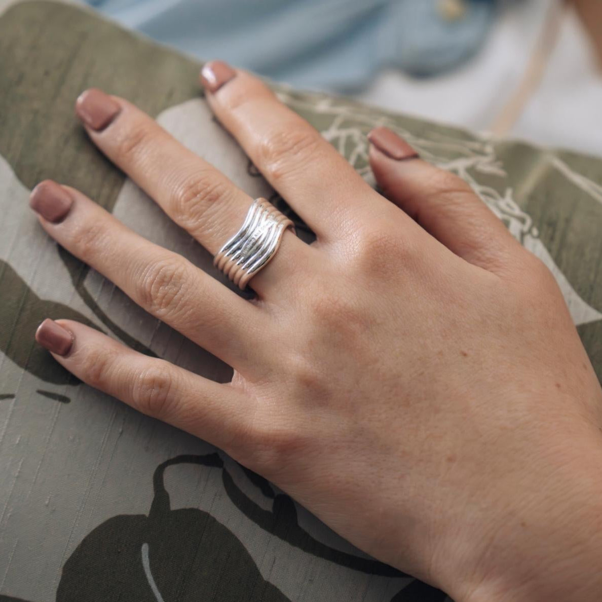 Parallel line Ring