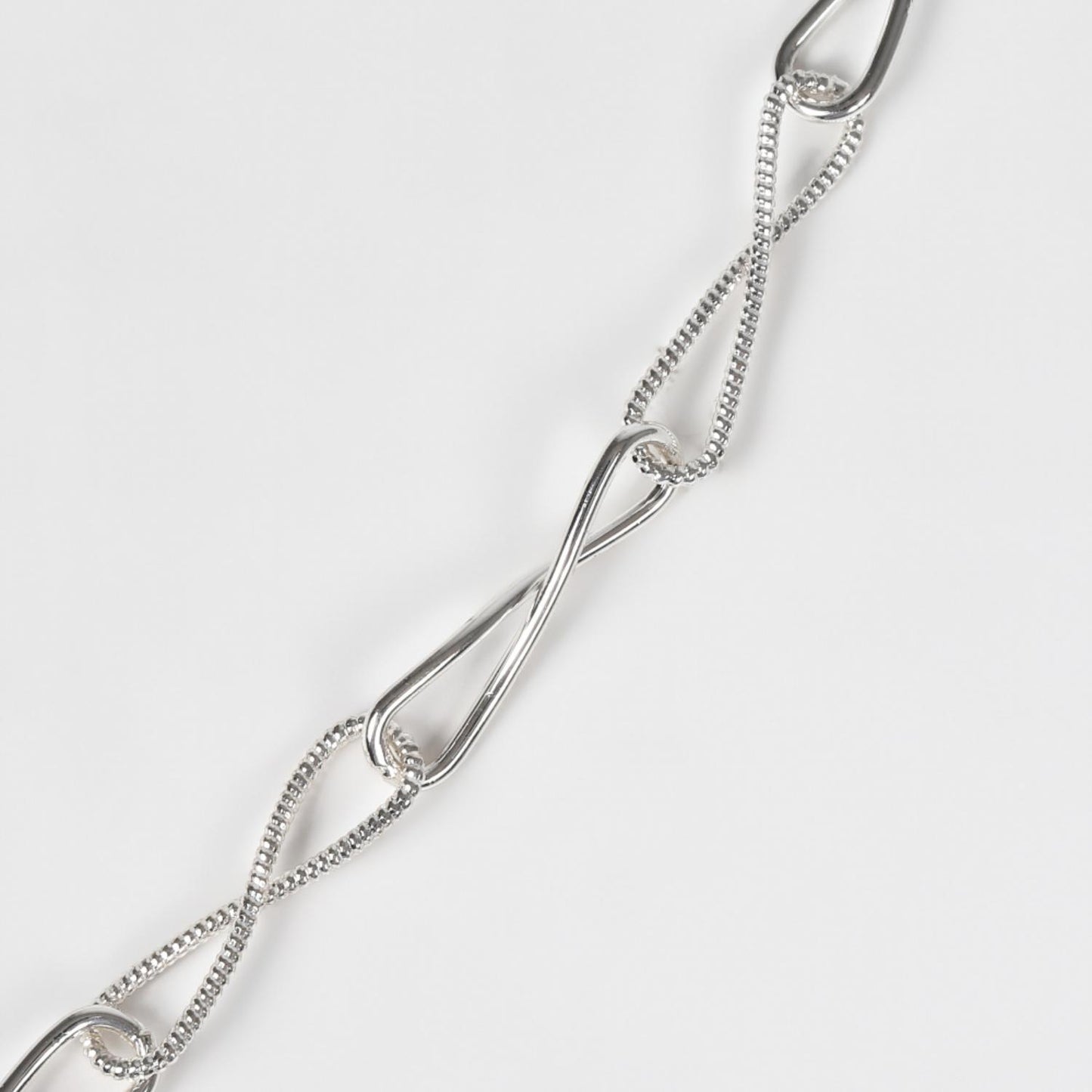 Knotting Chain Necklace