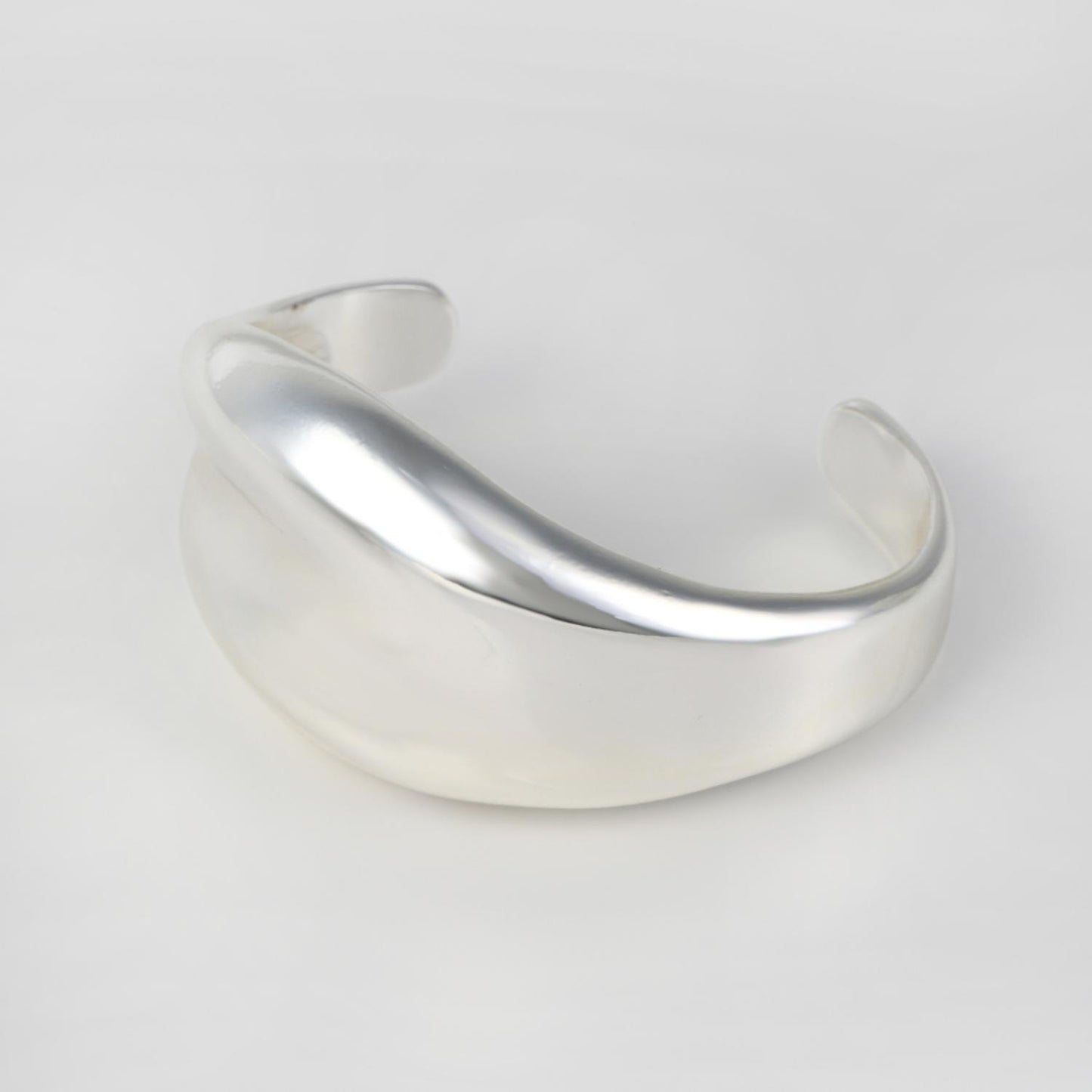 Nuance Curve Bangle