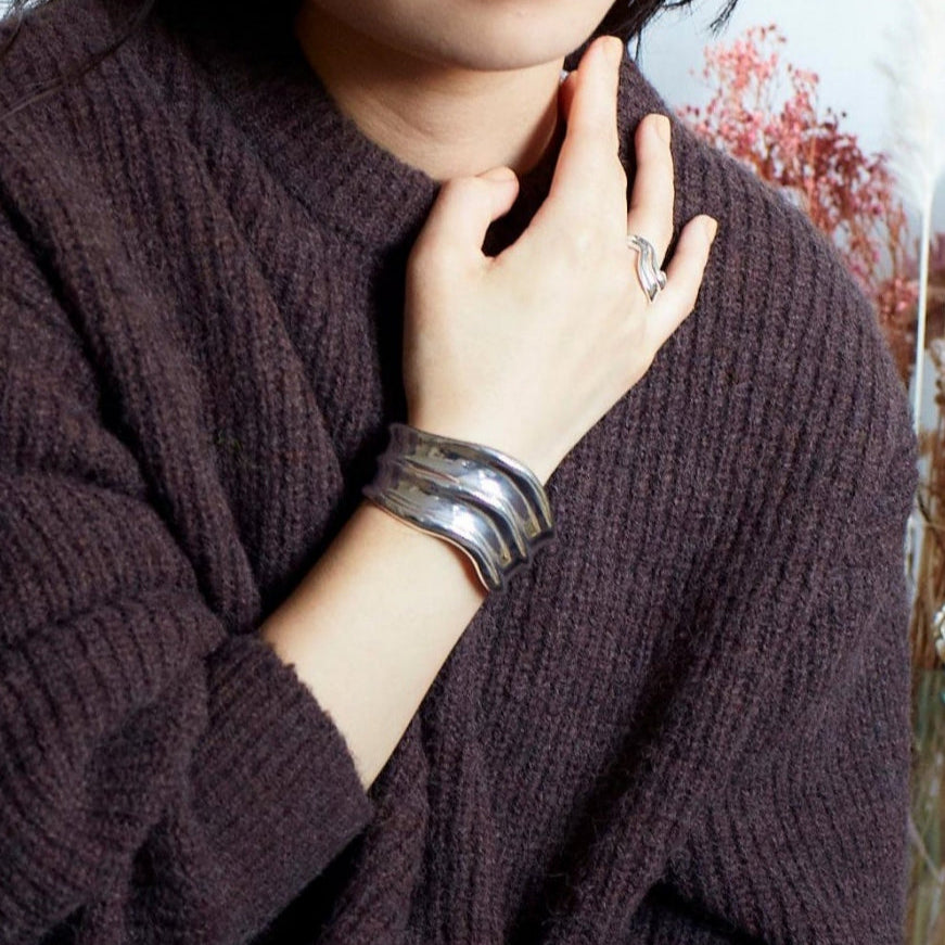 Step line Bangle