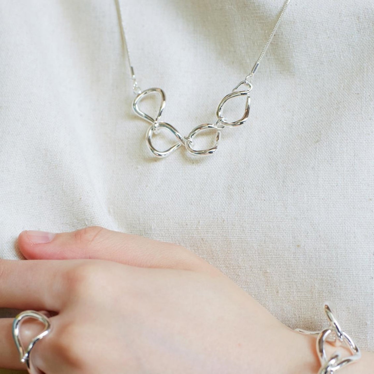 Hook motif Necklace