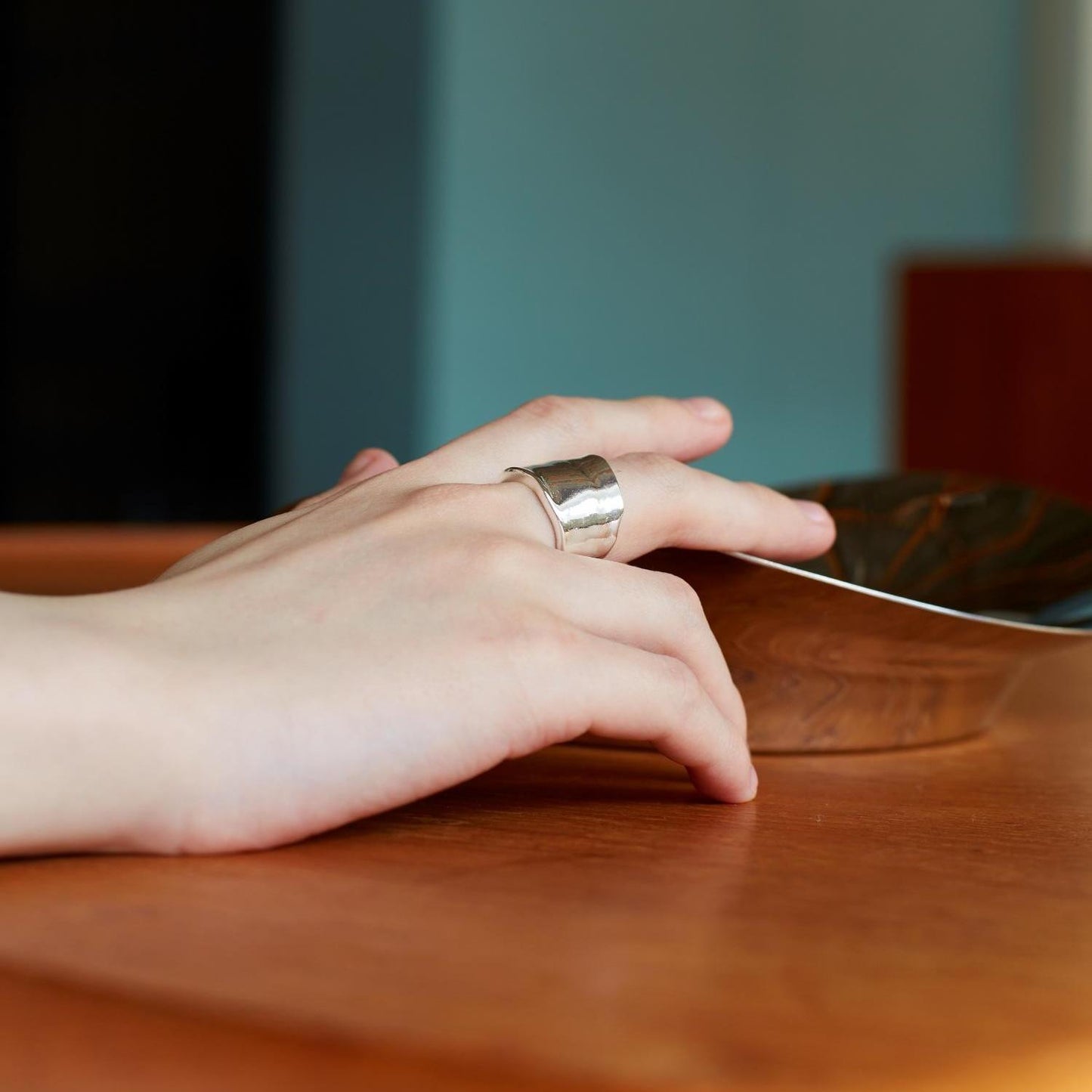 Edge nuance Ring