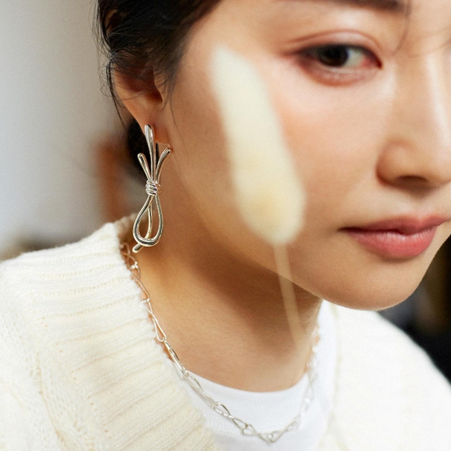 Knotting Pierce