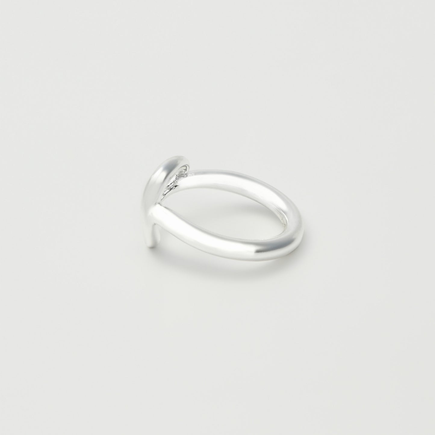 Hook motif Ring