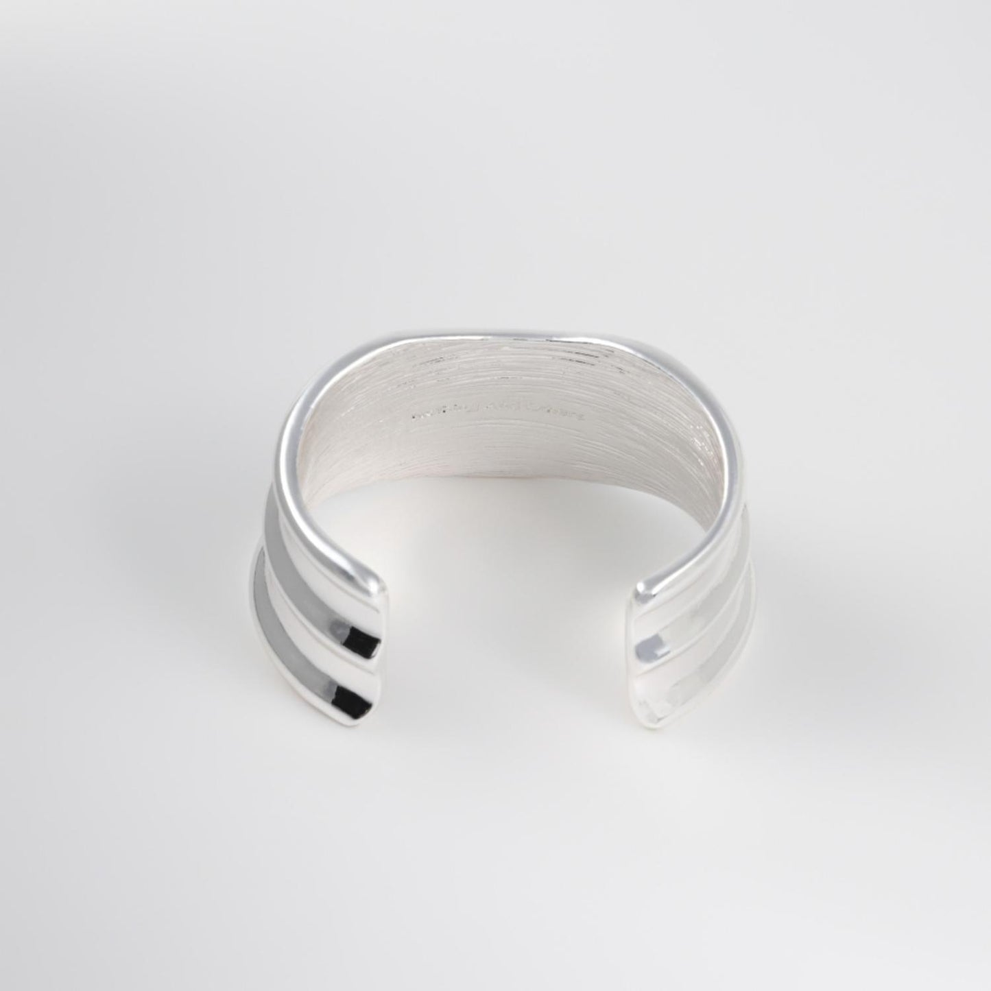 Step line Bangle