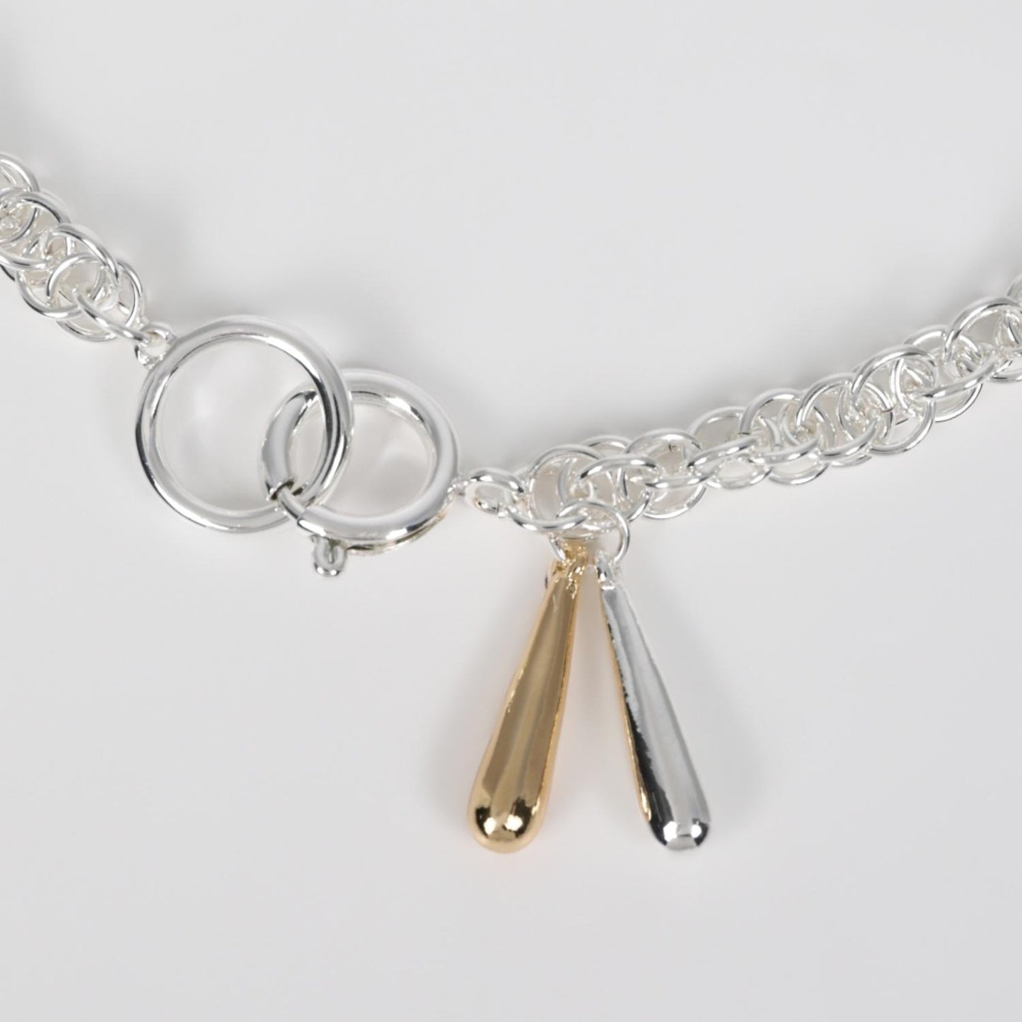 Swaying drop Necklace