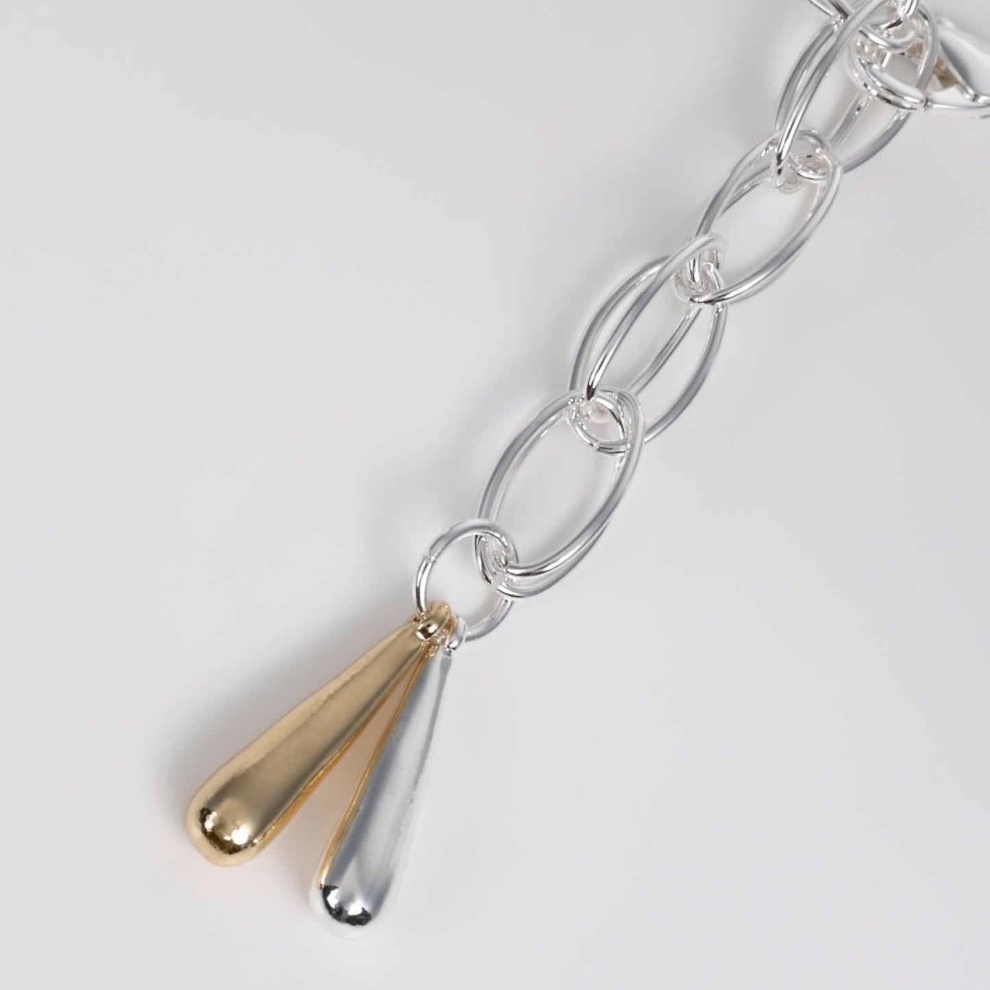 Swaying drop Bracelet