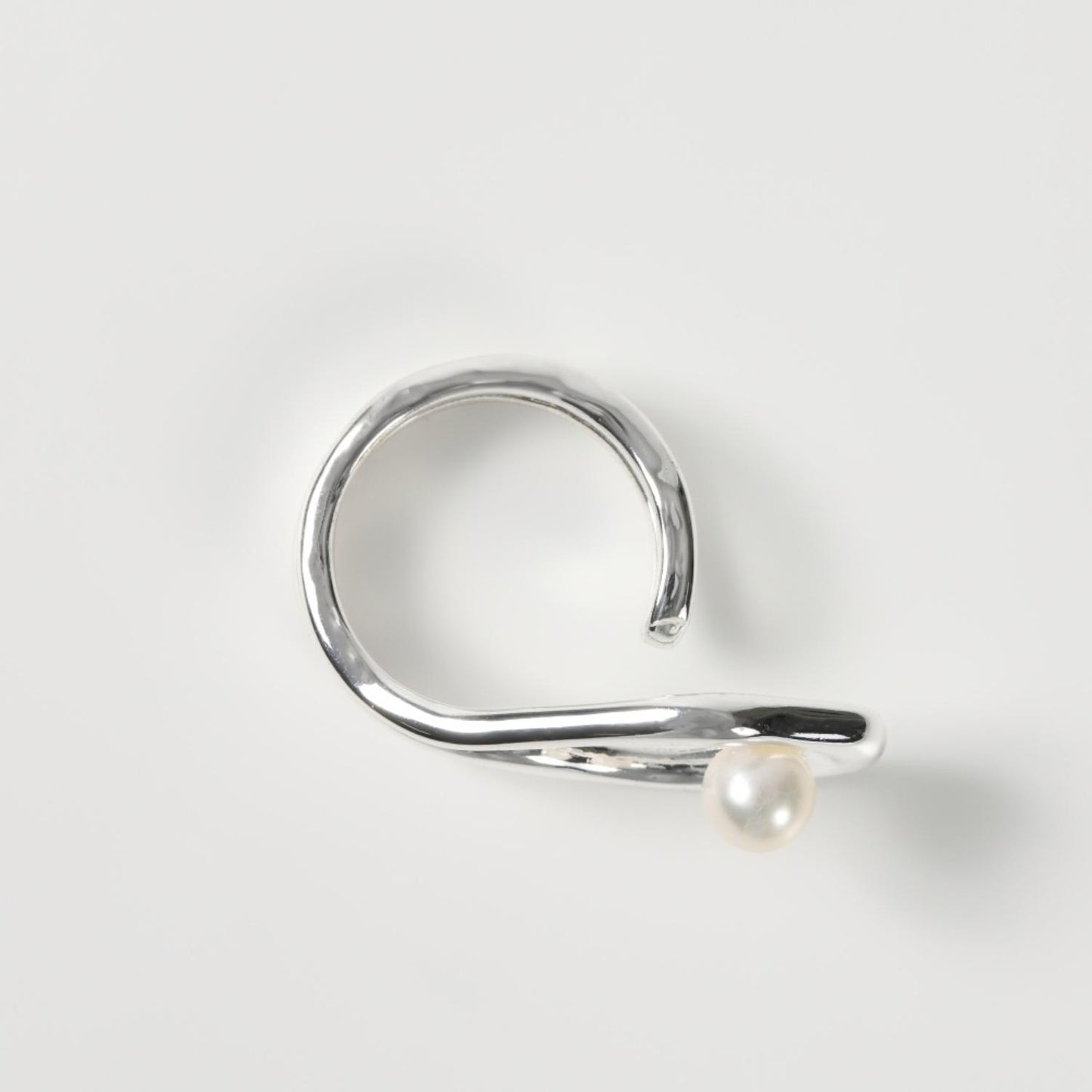 Stickout pearl Ring