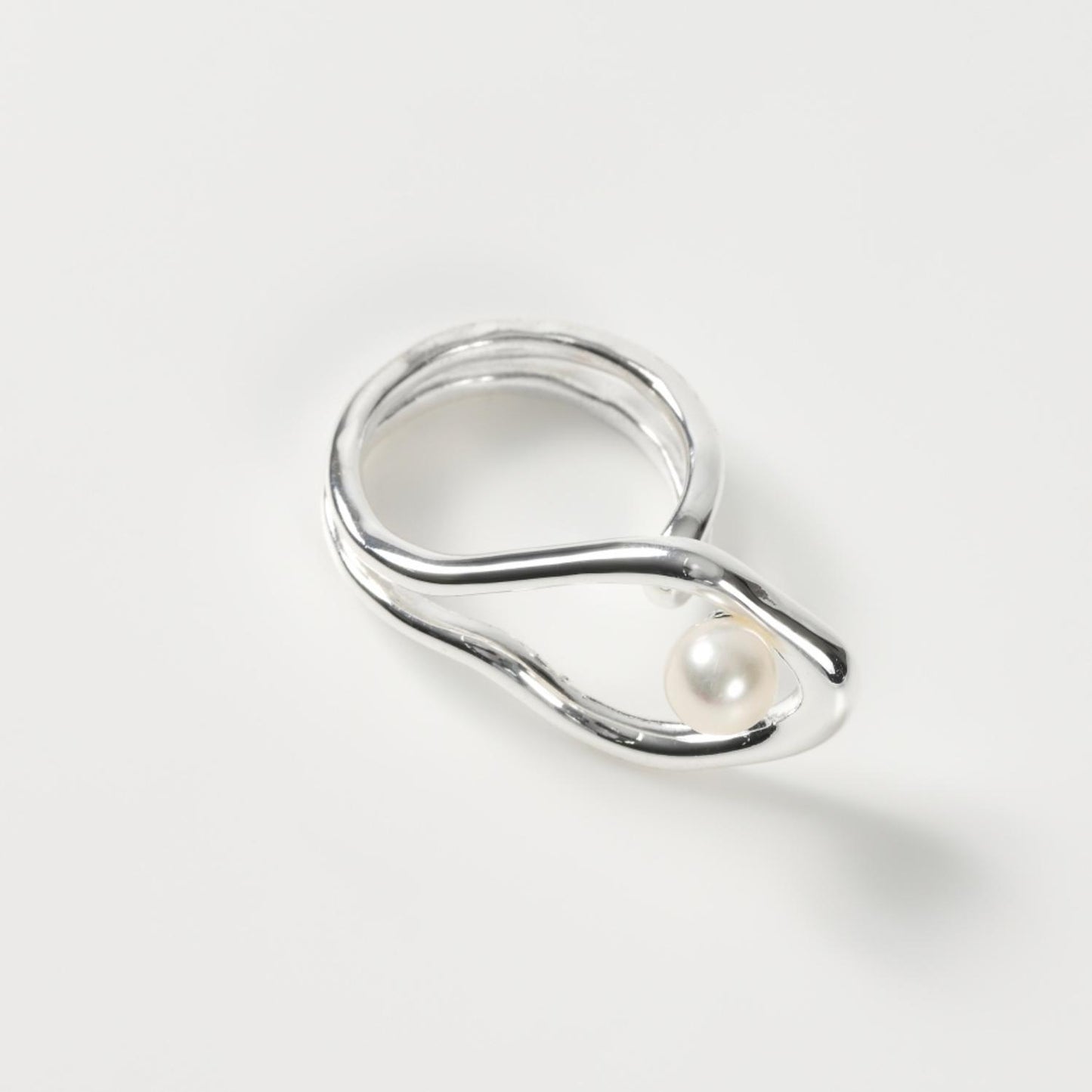 Stickout pearl Ring