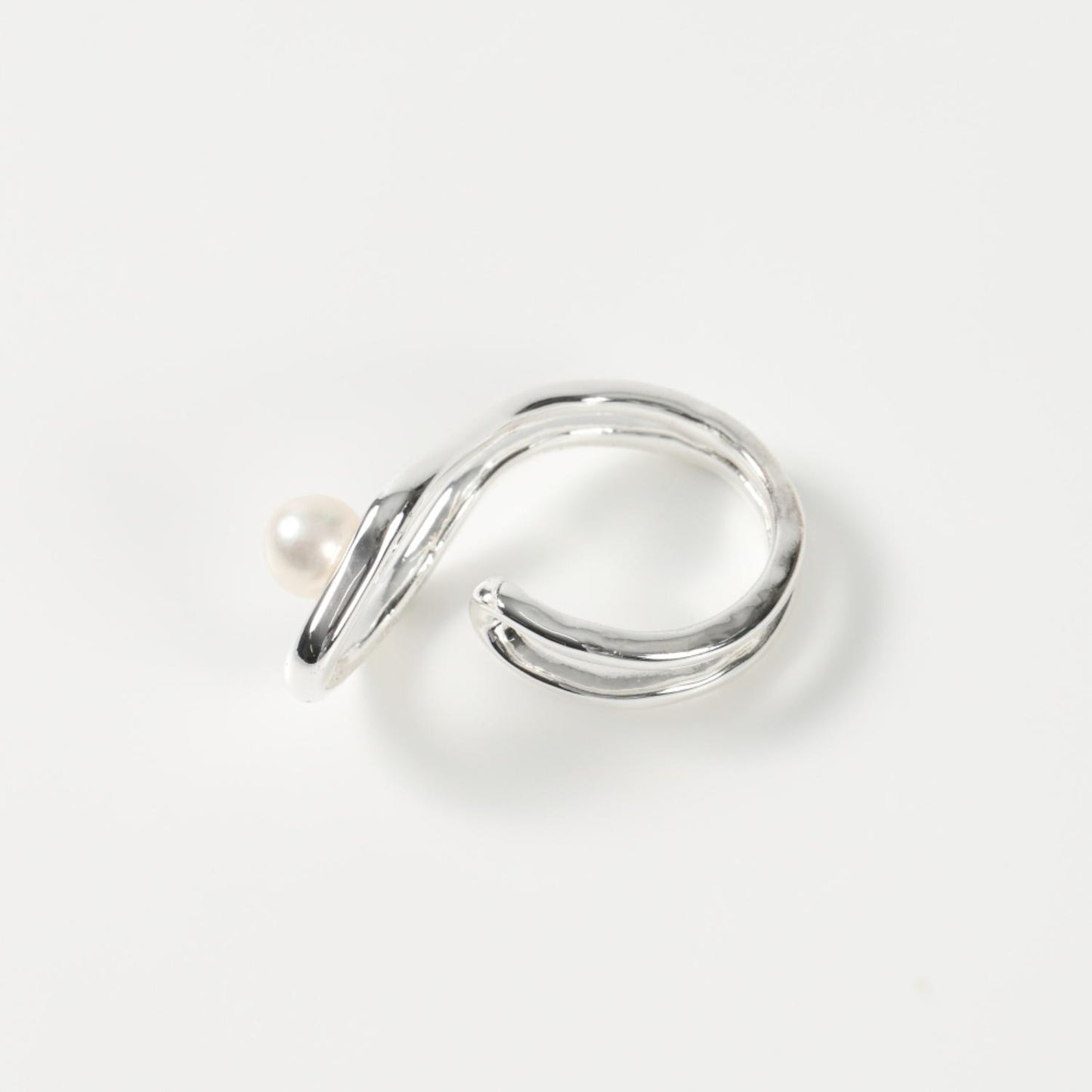 Stickout pearl Ring