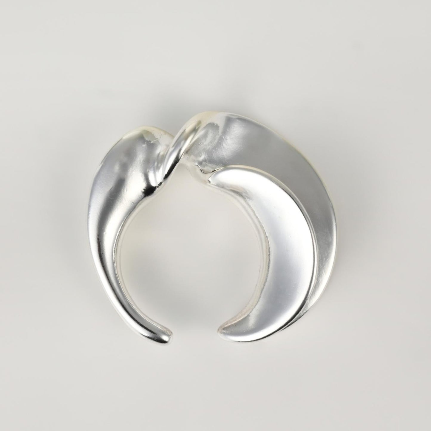 Asymmetry twist Ring