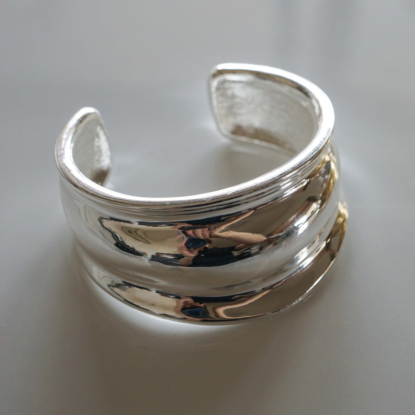 Curve Point Bangle