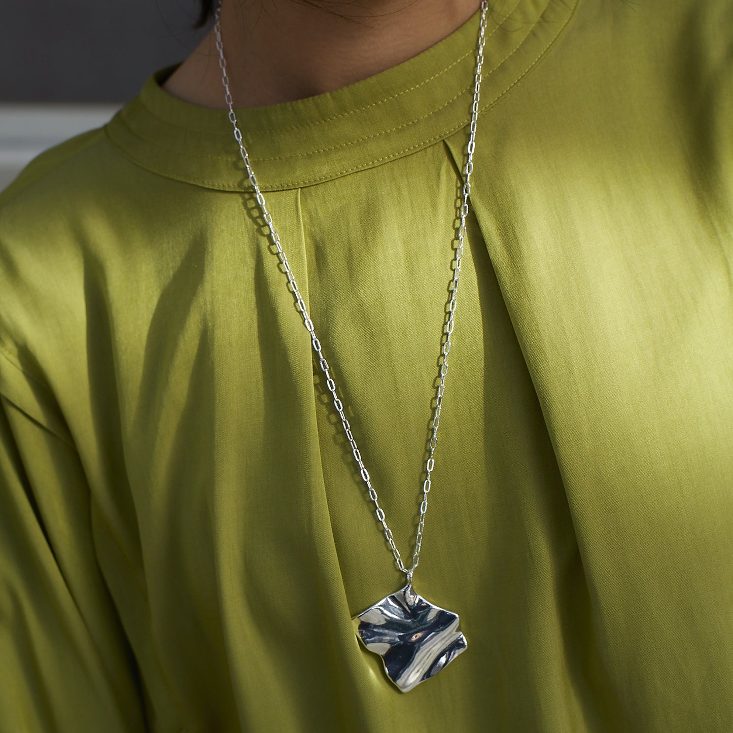 Wave square plate Necklace