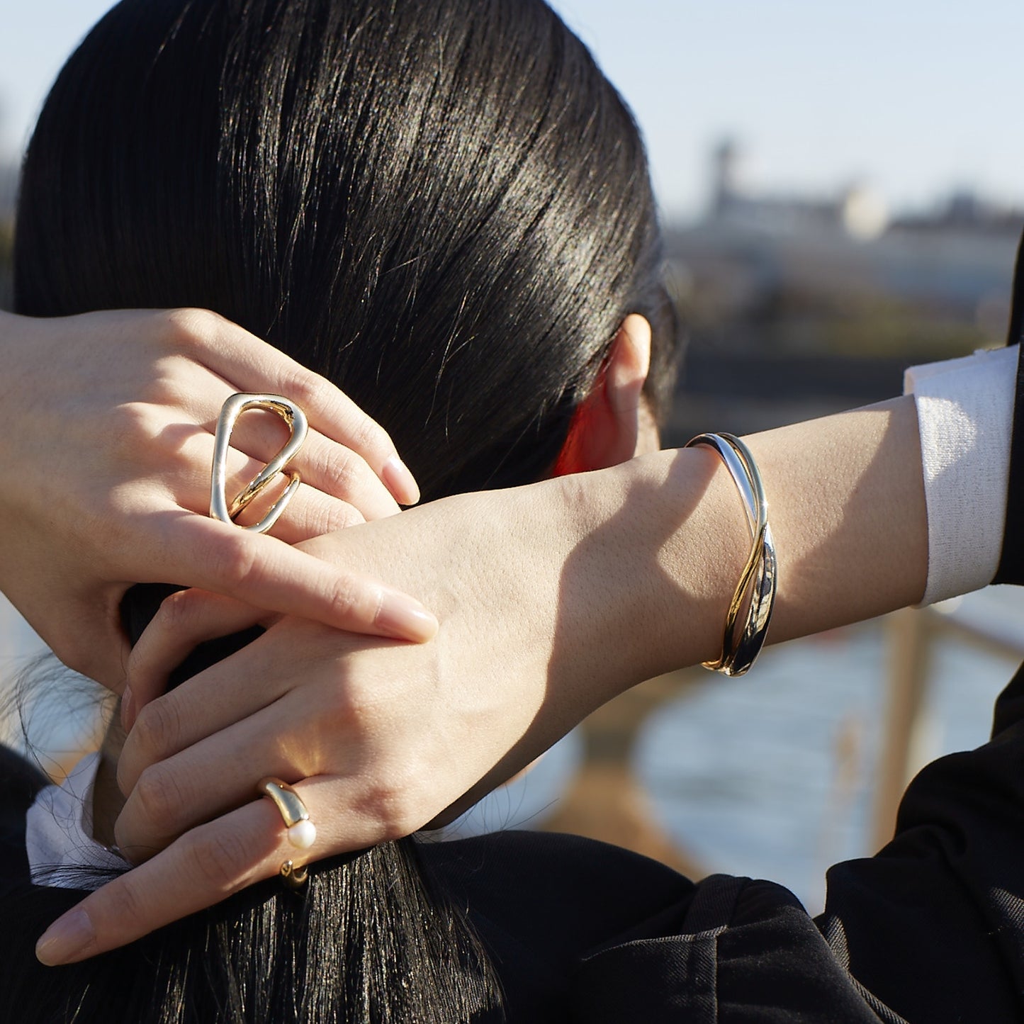 Nuance line cross Bangle