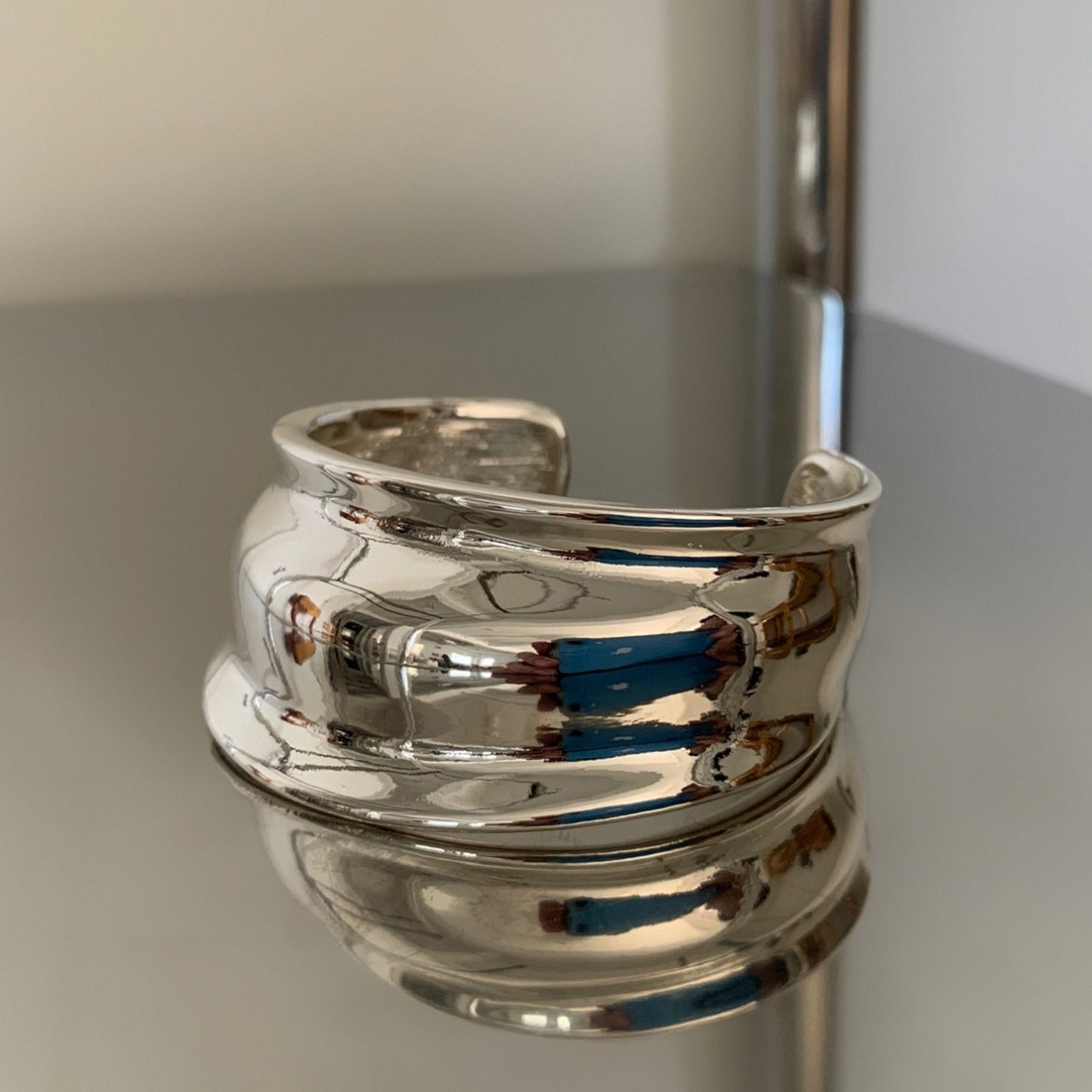 Curve Point Bangle