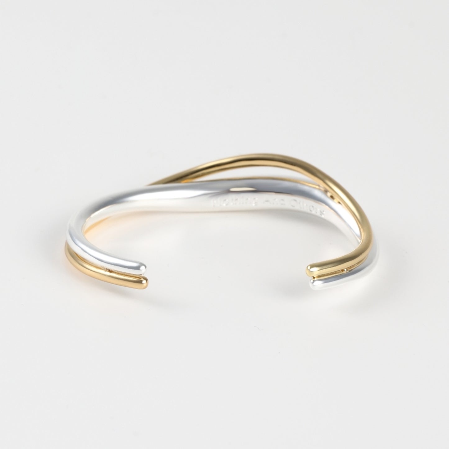 Nuance line cross Bangle