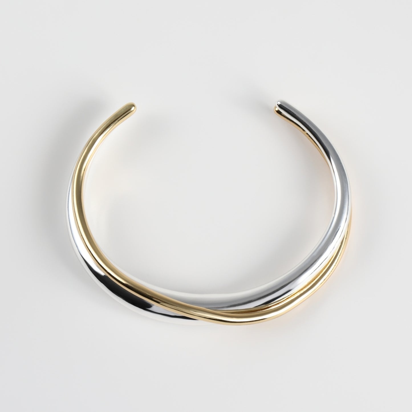Nuance line cross Bangle