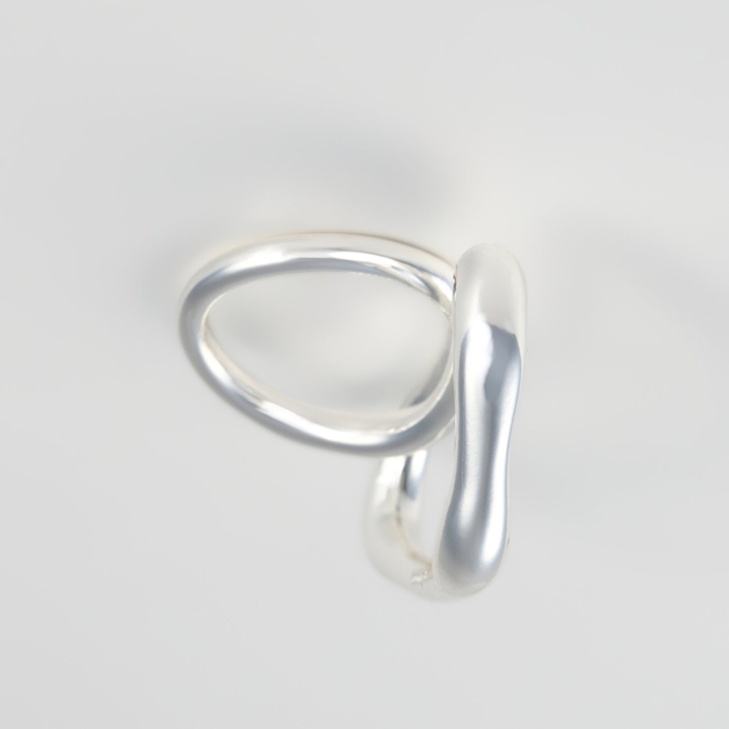 Nuance line triangle Ring