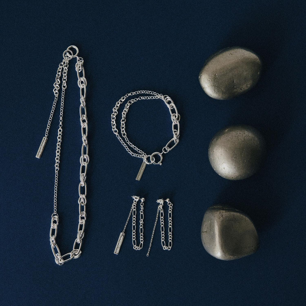 
                  
                    Swaying Chain Pierce
                  
                