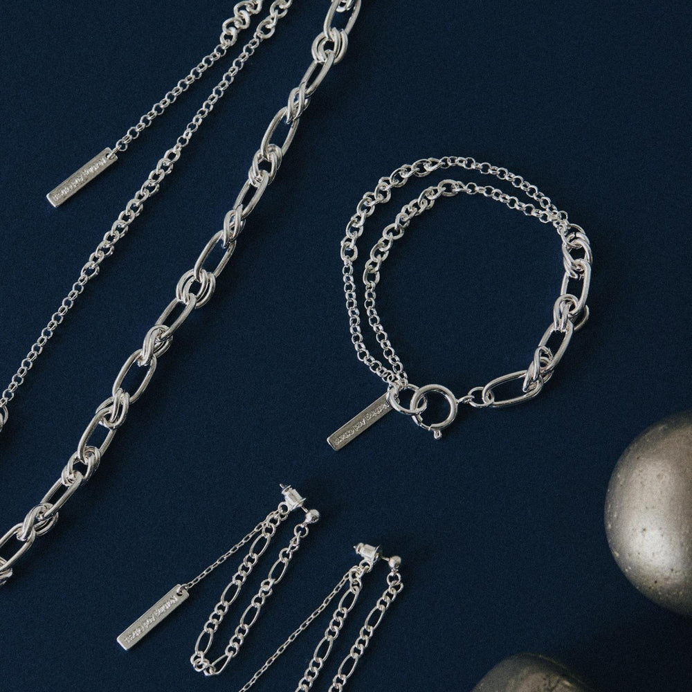 
                  
                    Swaying Chain Pierce
                  
                