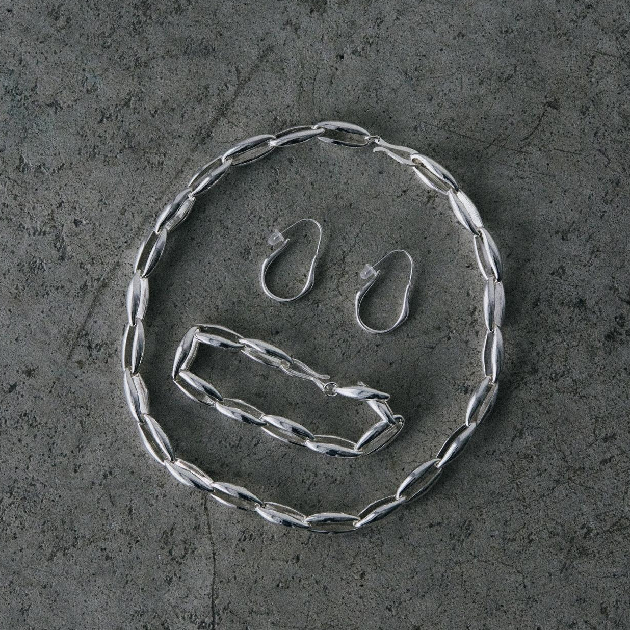 
                  
                    Characteristic Chain Pierce
                  
                