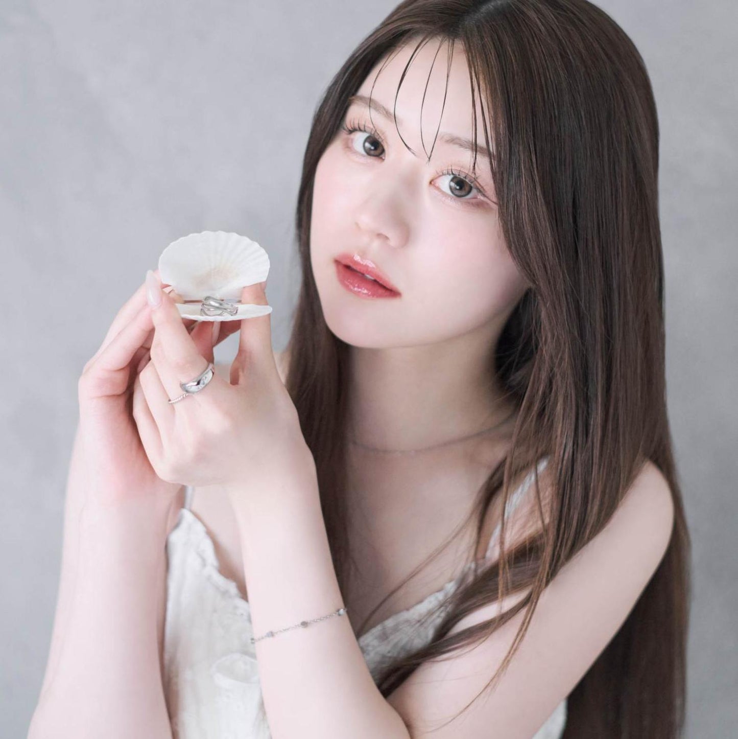 
                  
                    【りんかさん着用】グリッターチェーンネックレス
                  
                