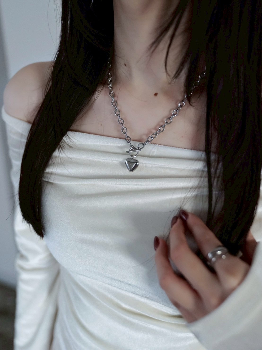 
                  
                    ハートボリュームチェーンネックレス
                  
                