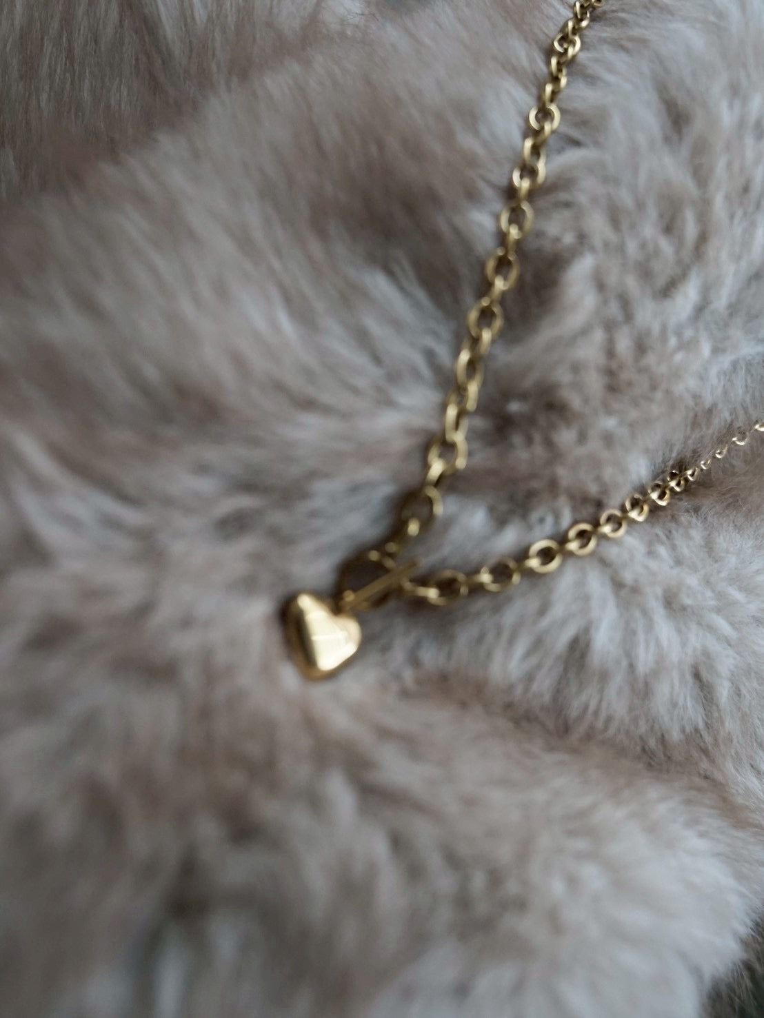 
                  
                    ハートボリュームチェーンネックレス
                  
                