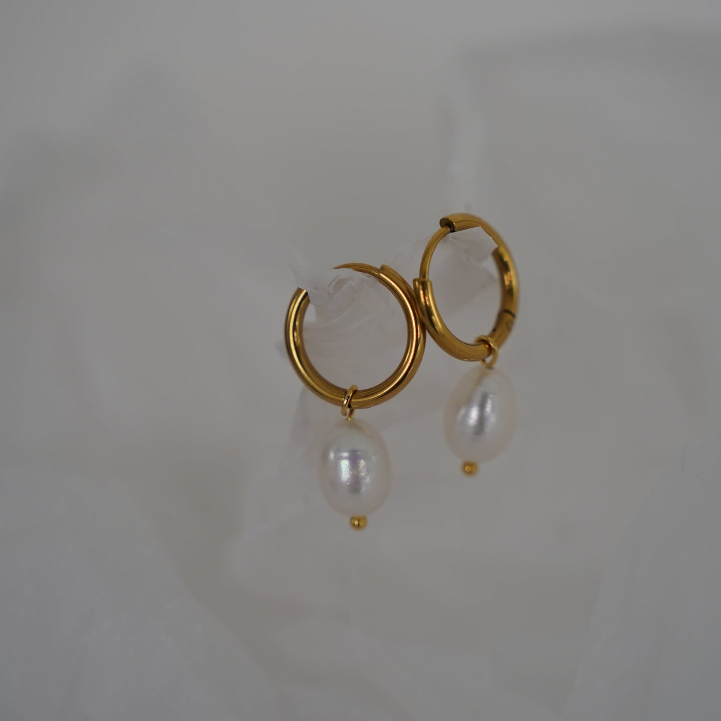 
                  
                    ミニマルパールピアス
                  
                