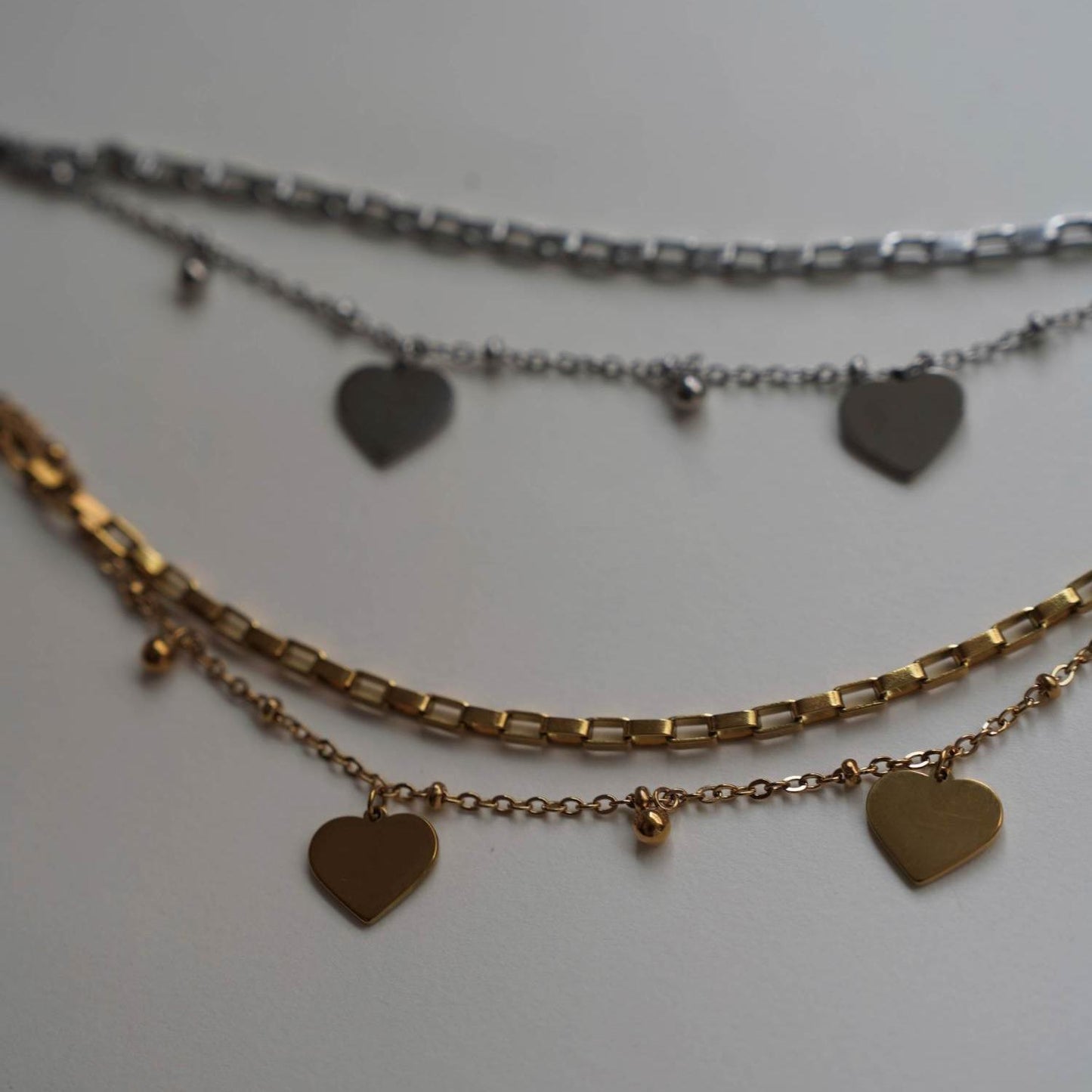 
                  
                    ハートチャーム2連ブレスレット
                  
                