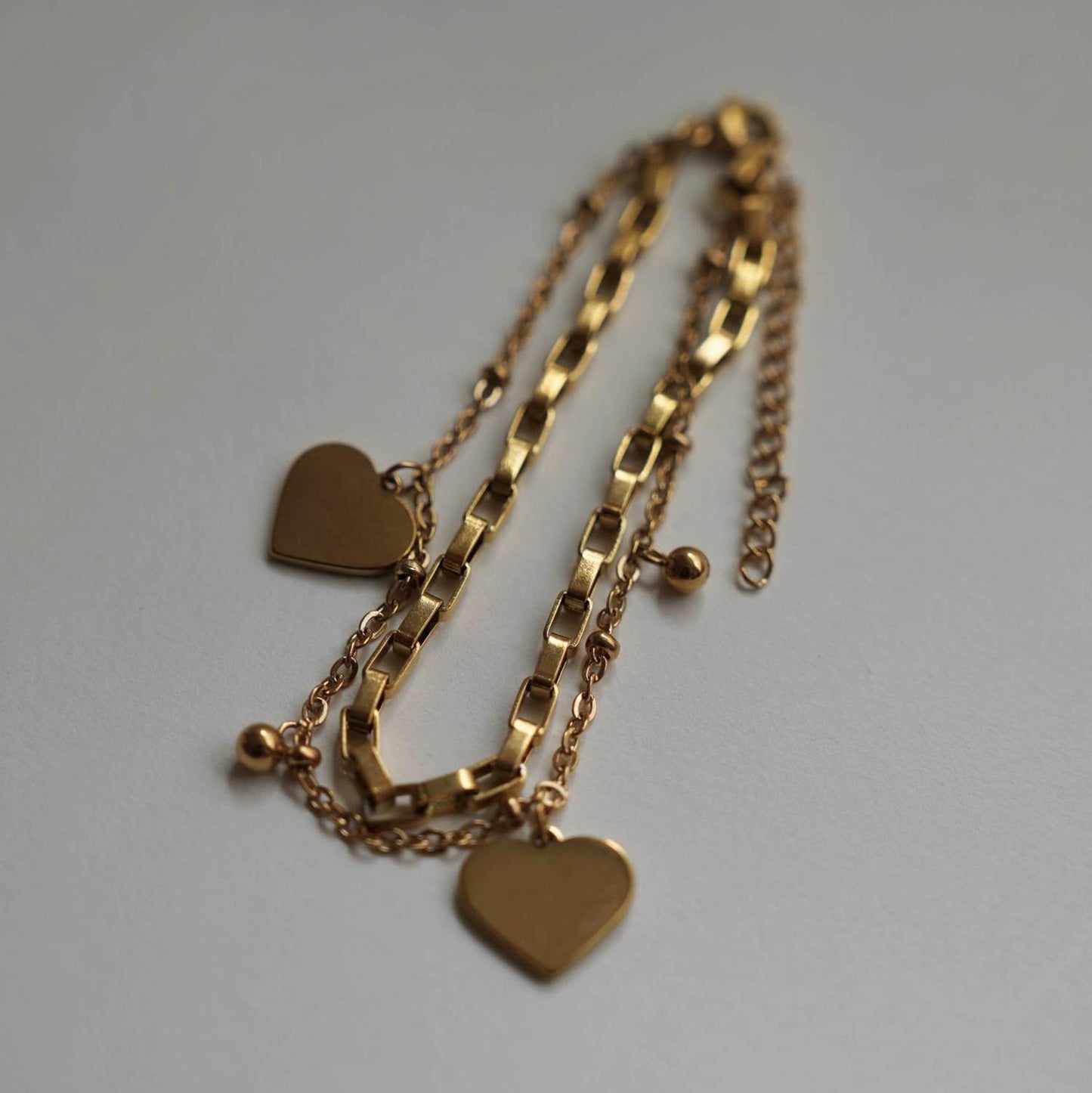 
                  
                    ハートチャーム2連ブレスレット
                  
                