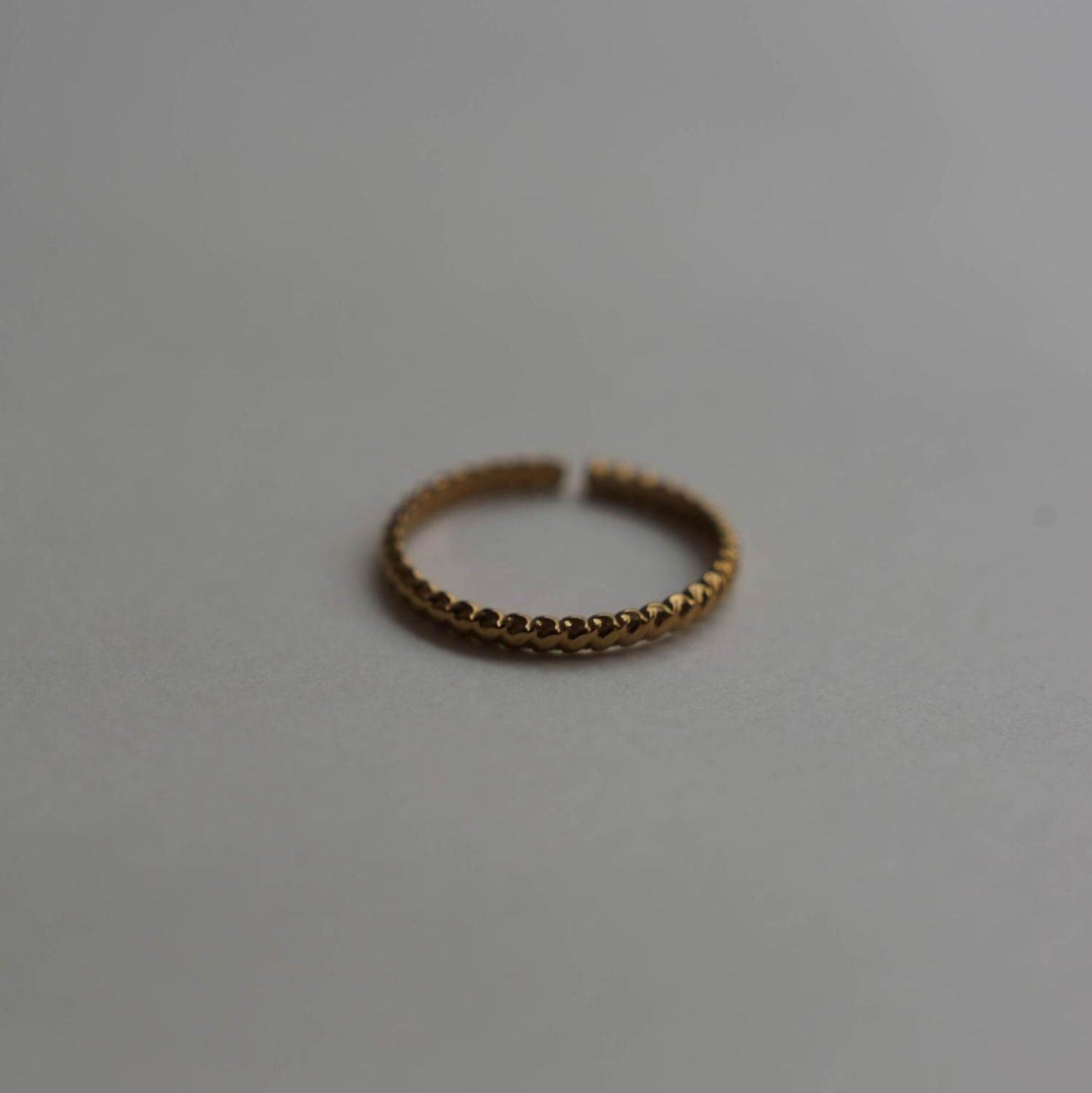 
                  
                    ツイストオープンリング
                  
                