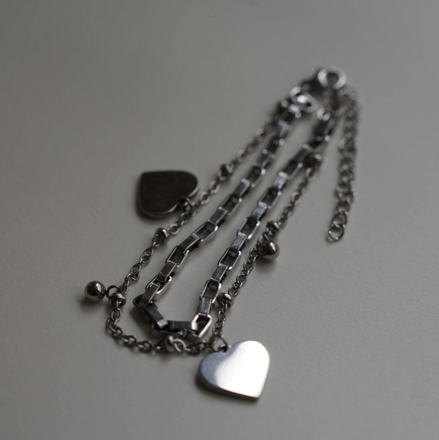 
                  
                    ハートチャーム2連ブレスレット
                  
                