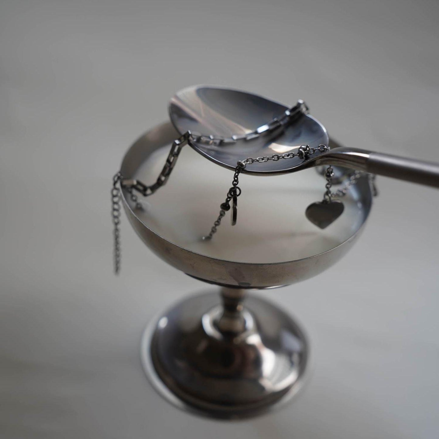 
                  
                    ハートチャーム2連ブレスレット
                  
                