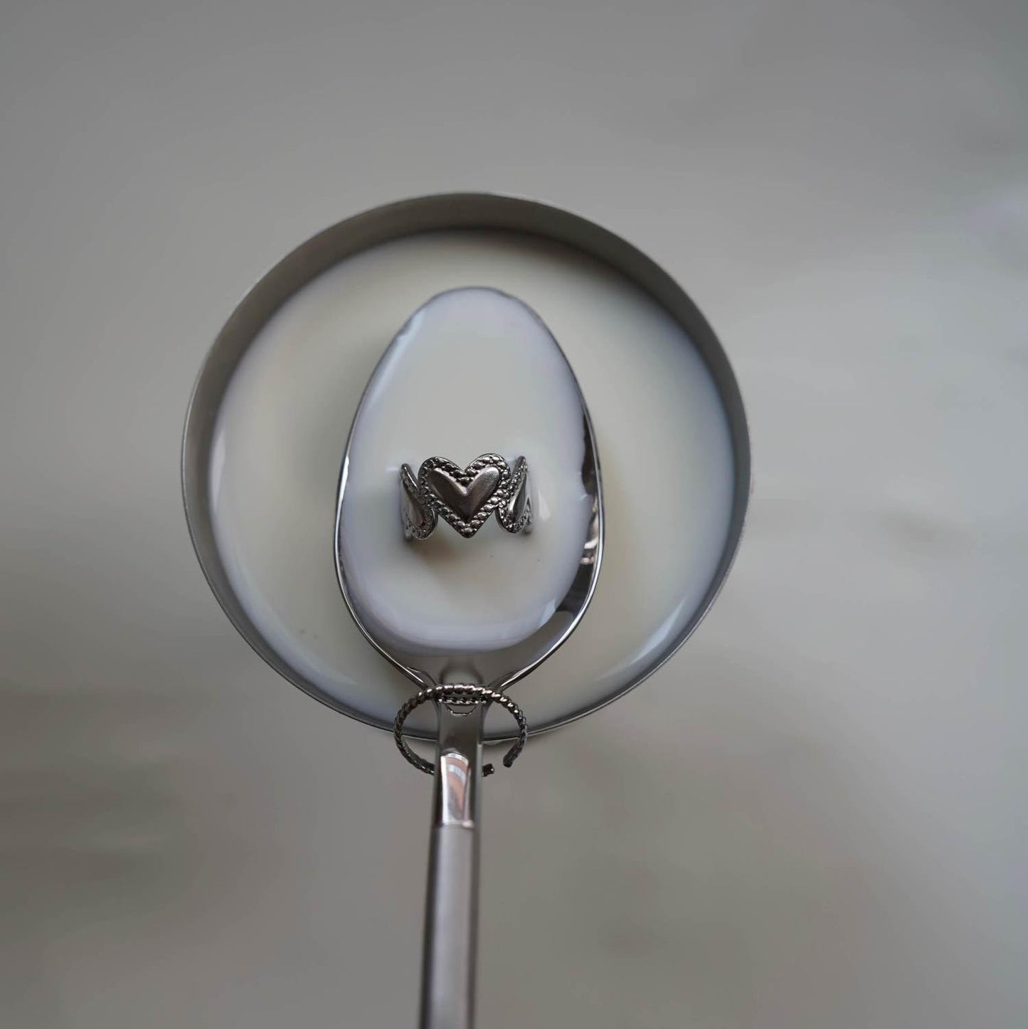 
                  
                    ツイストオープンリング
                  
                