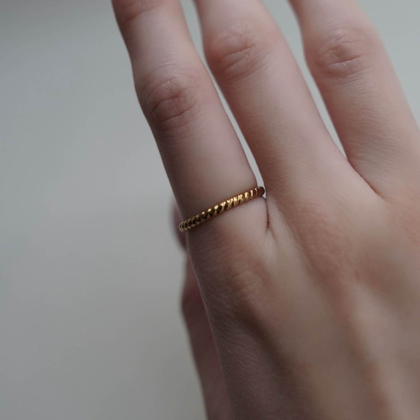 
                  
                    ツイストオープンリング
                  
                