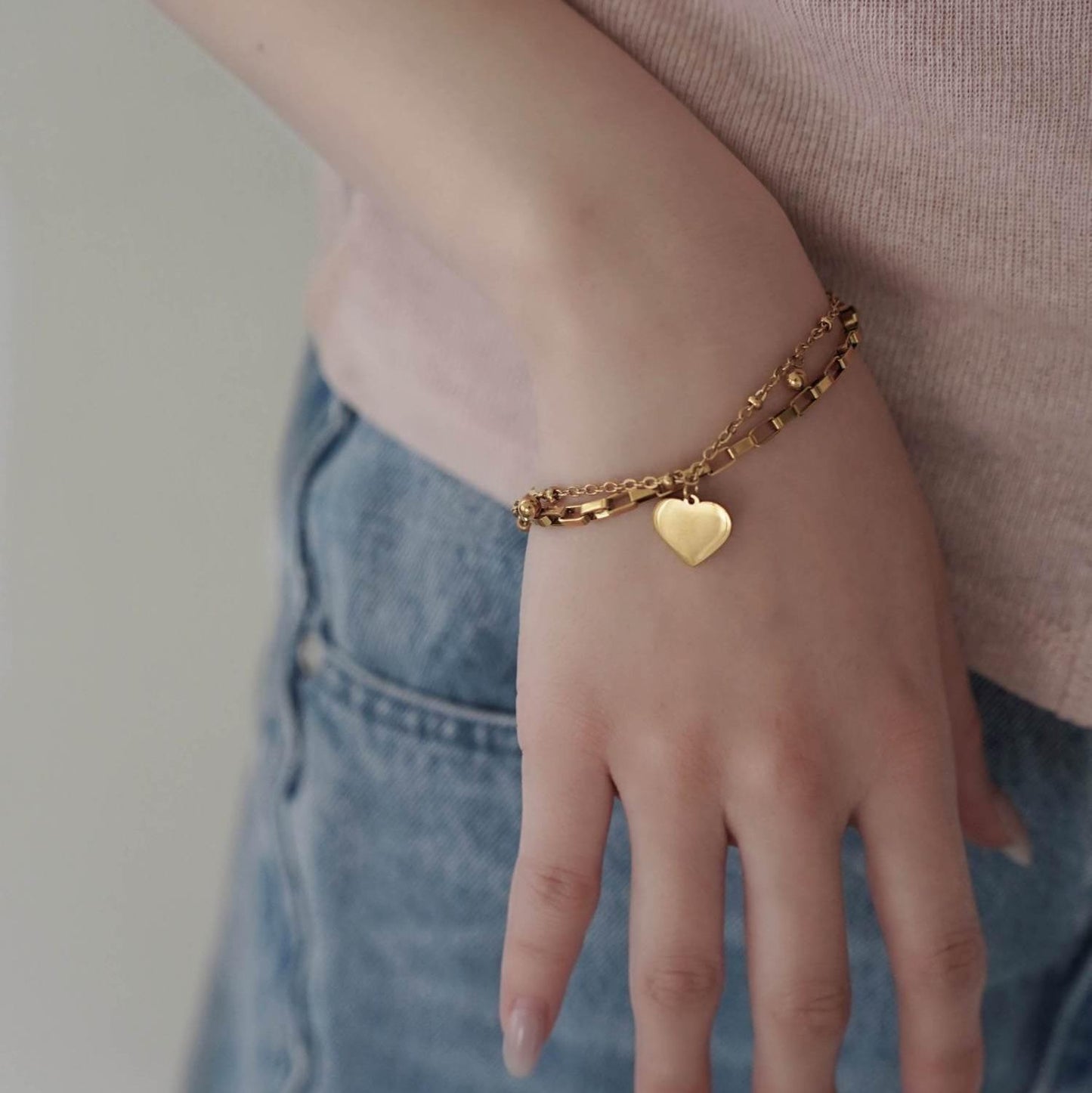 
                  
                    ハートチャーム2連ブレスレット
                  
                