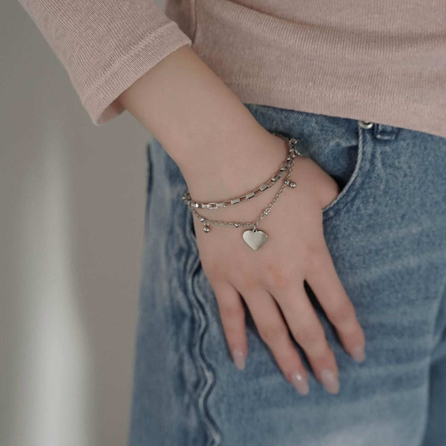 
                  
                    ハートチャーム2連ブレスレット
                  
                