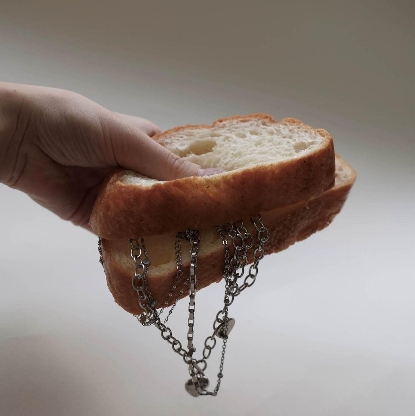 
                  
                    ハートチャーム2連ブレスレット
                  
                