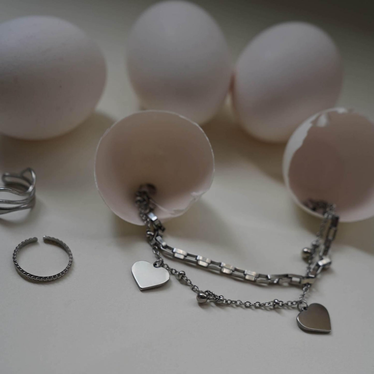 
                  
                    ハートチャーム2連ブレスレット
                  
                