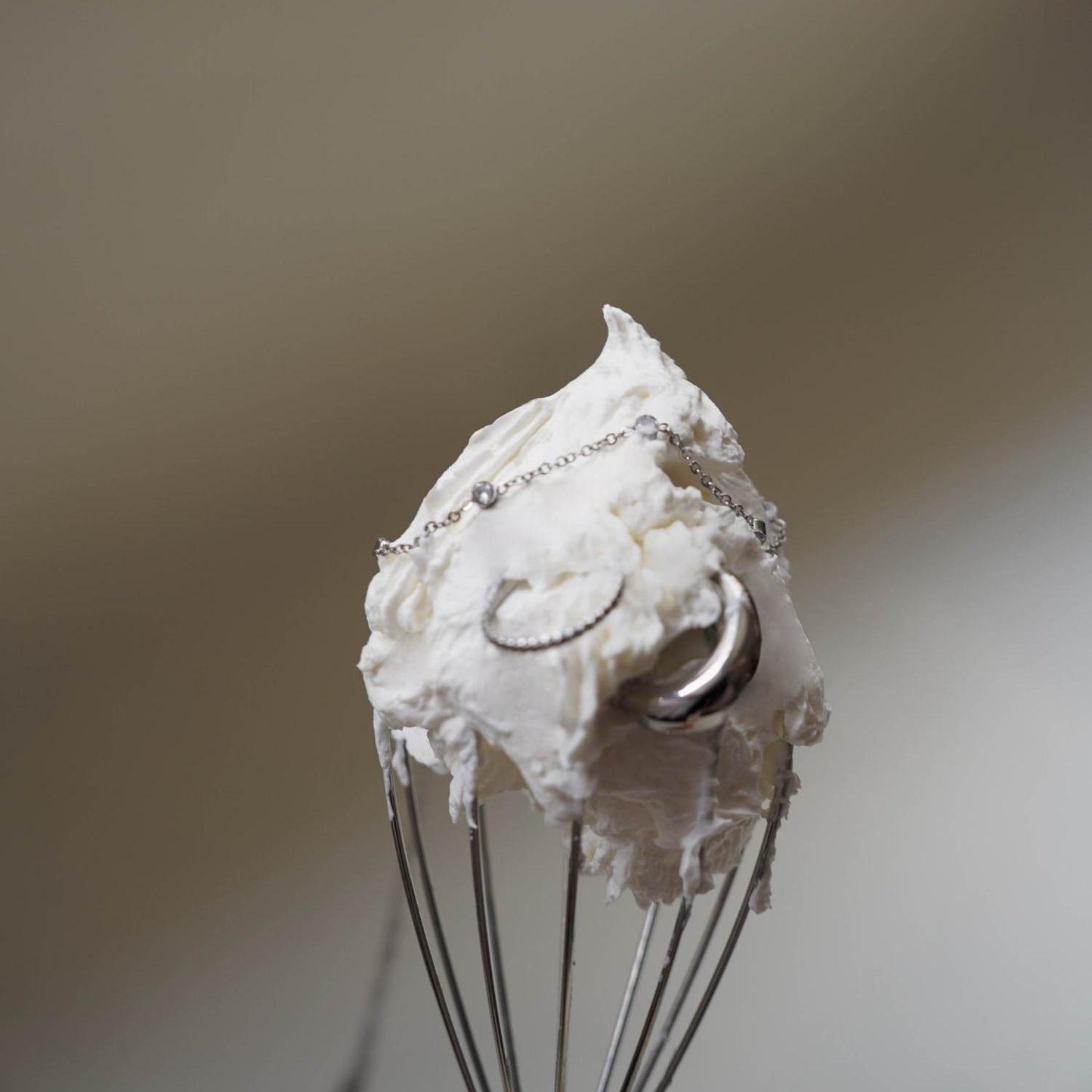 
                  
                    ツイストオープンリング
                  
                