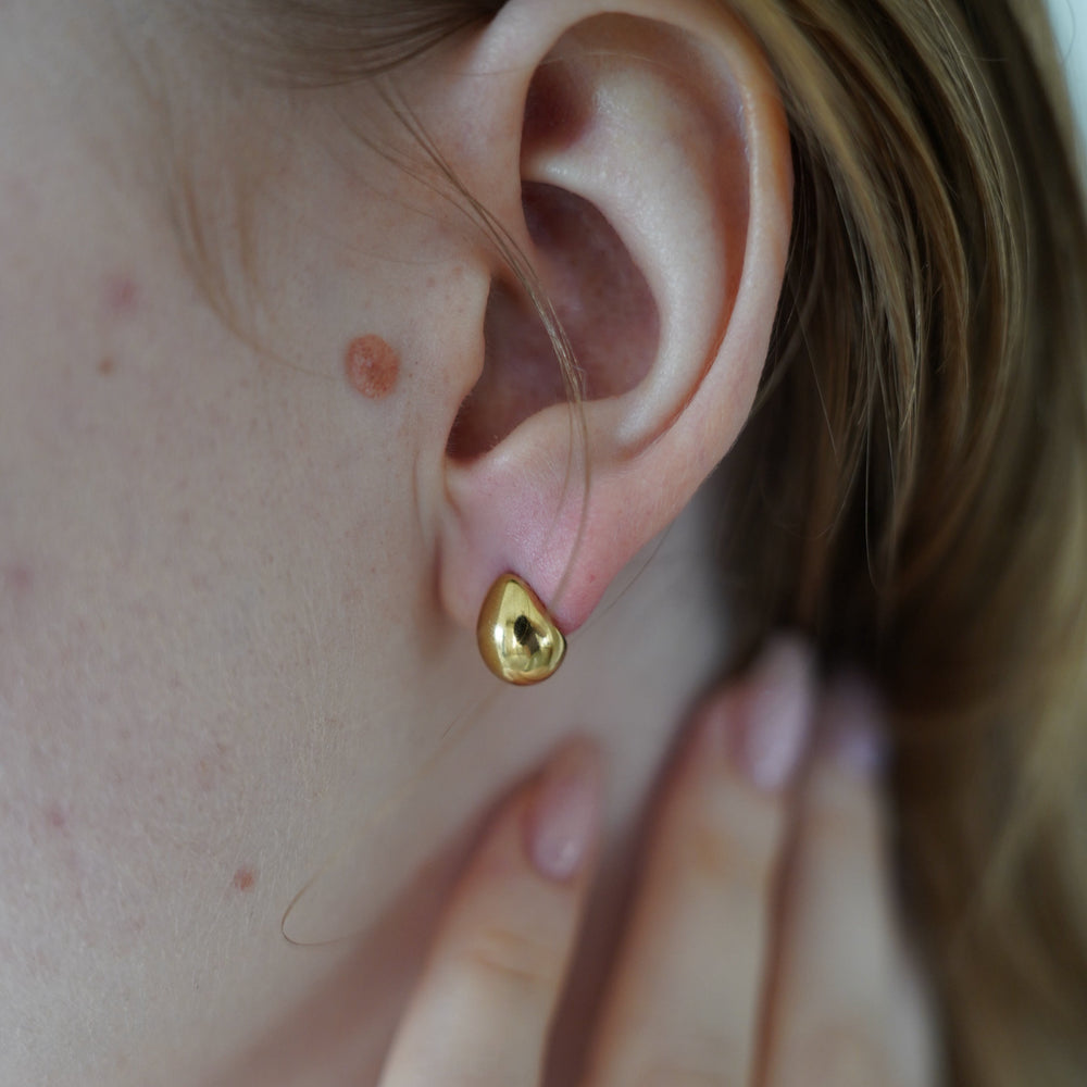 
                  
                    ミニドロップピアス
                  
                
