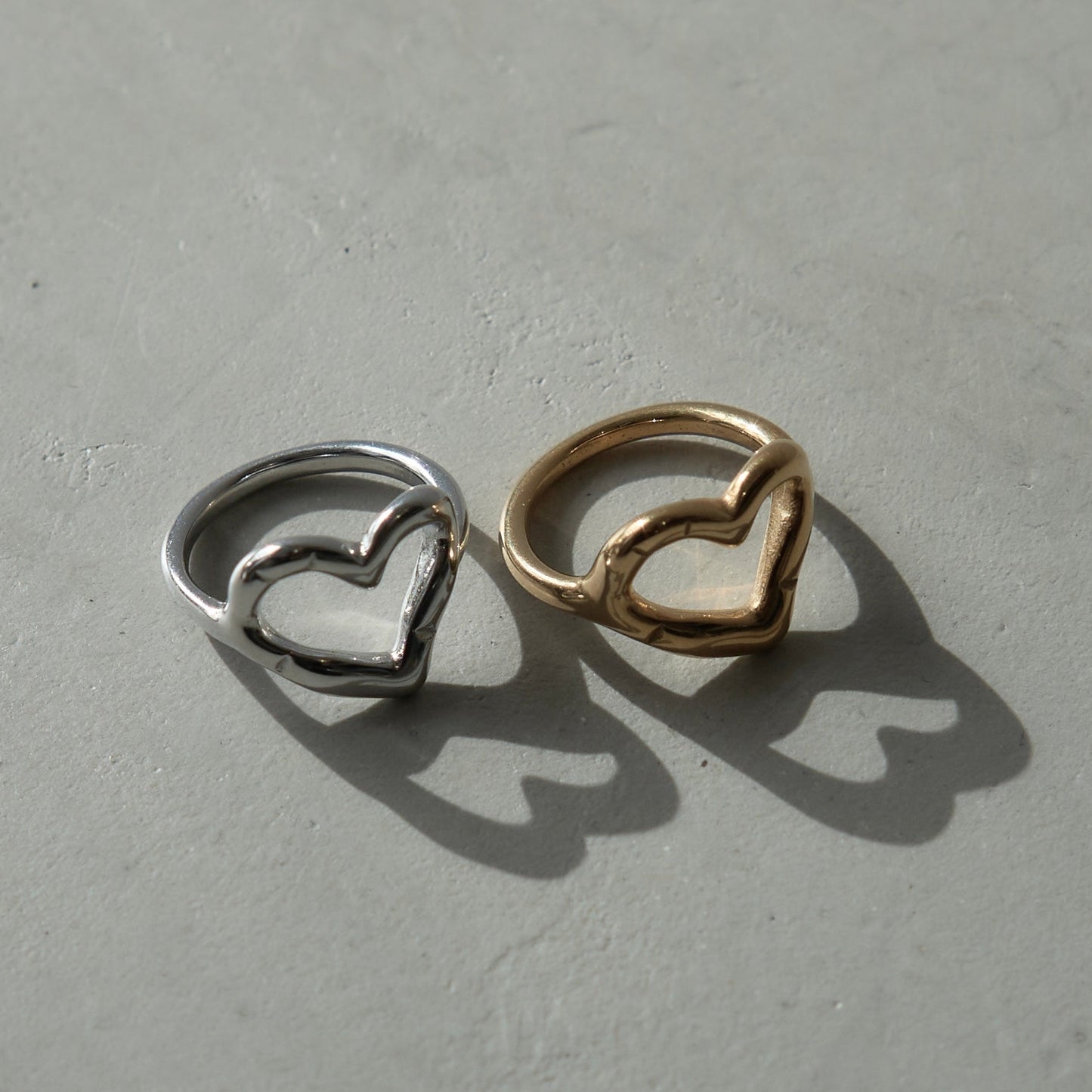 
                  
                    ハートモチーフリング【AKB48 千葉恵里さん着用】
                  
                