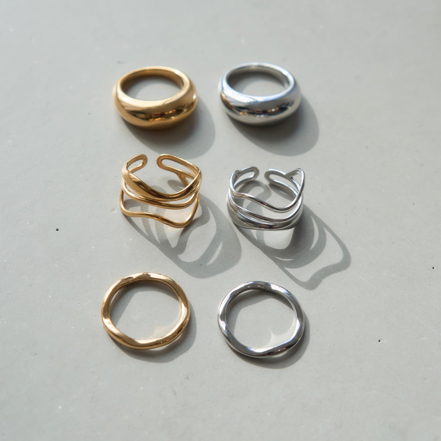 
                  
                    マルチラインリング【AKB48 千葉恵里さん着用】
                  
                