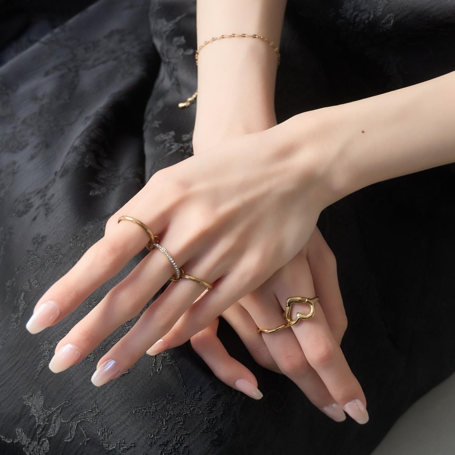 
                  
                    3連コネクテッドリング【AKB48 千葉恵里さん着用】
                  
                