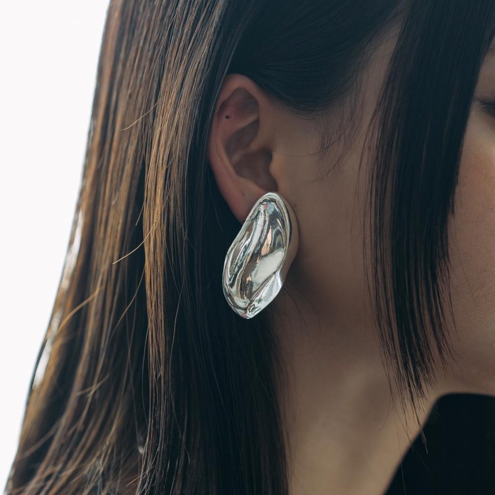 
                  
                    Smooth Light Earrings
                  
                