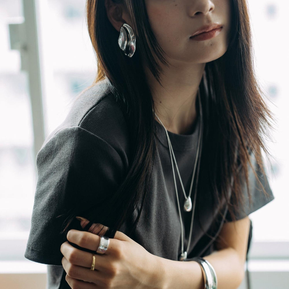 
                  
                    Smooth D Motif Necklace
                  
                